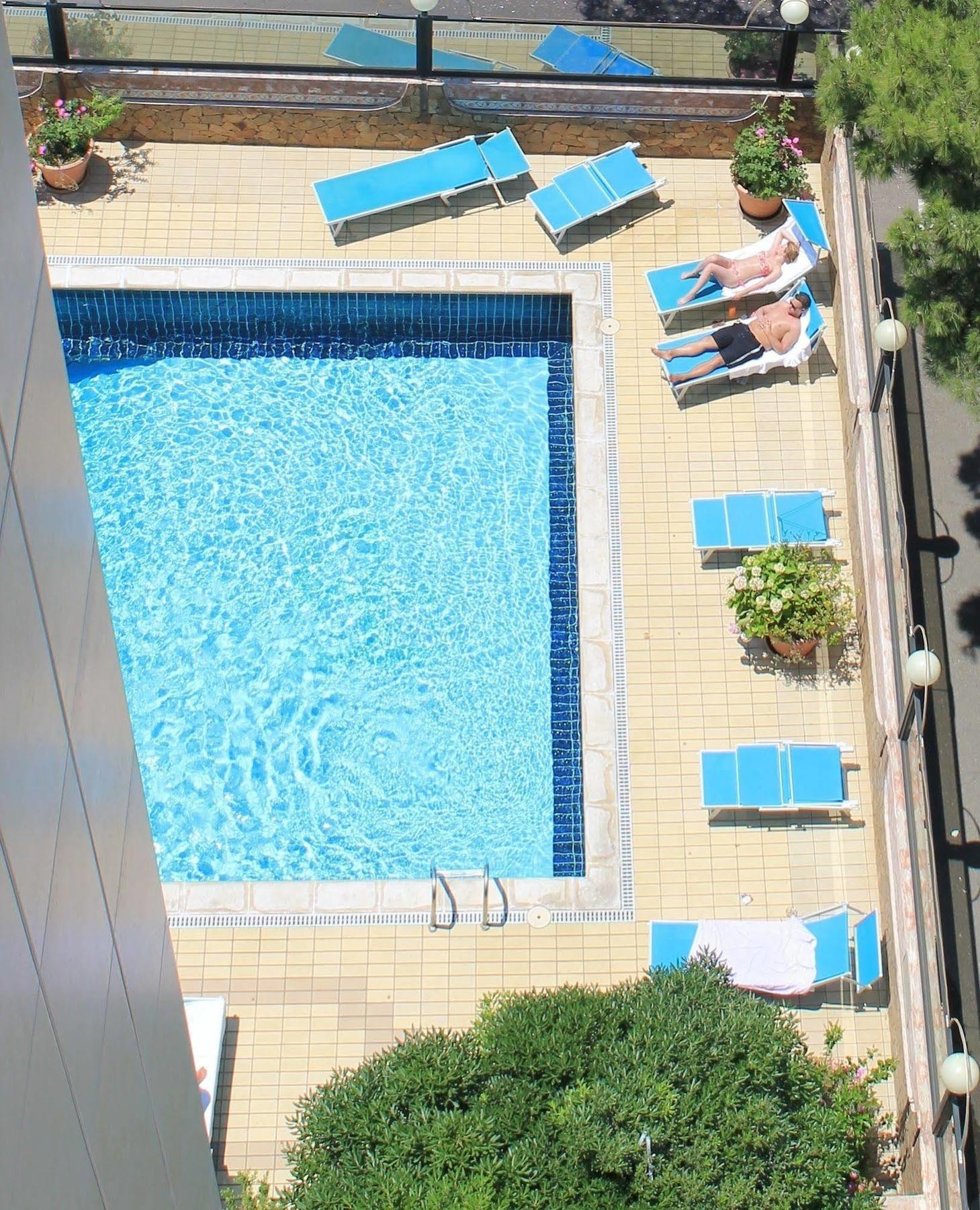 Panorama 4*